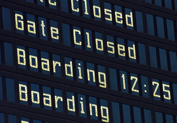 Luchthaven Informatiebord Poort Gesloten Aan Boord Van Aankondiging — Stockfoto