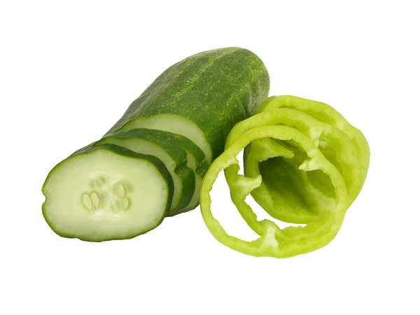Dilimlenmiş salatalık ve yeşil peppe. — Stok fotoğraf