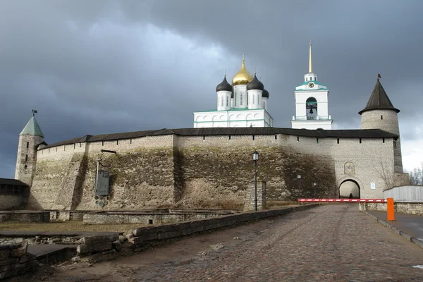 O Kremlin Pskov, fortificação — Fotografia de Stock