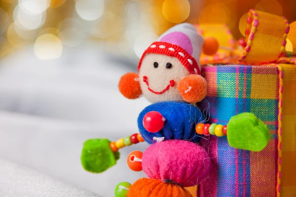 Decorative snowman with present box — Stock Photo, Image