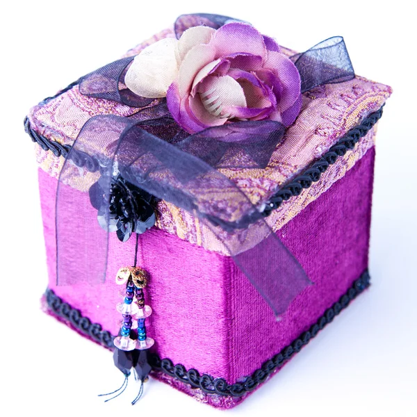 Purple gift box with a rose isolated. — Stock Photo, Image