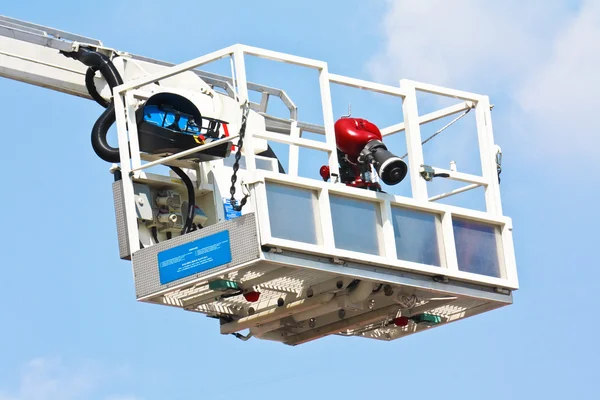 Сочленённая воздушная гидравлическая платформа — стоковое фото