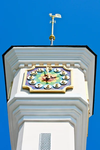 Torre con reloj de mosaico y weathercock — Foto de Stock