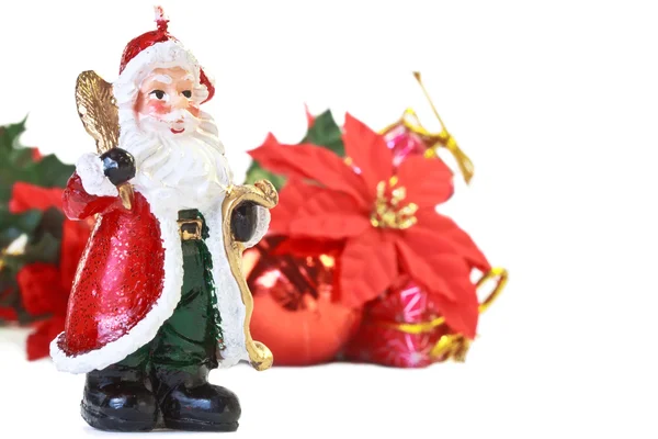 Свеча Санта-Клауса с рождественским декором — стоковое фото
