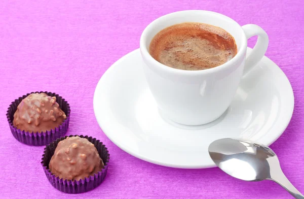 Freshly Brewed Hot Coffee White Cup Milk Chocolate Sweets Hazelnut — Stock Photo, Image