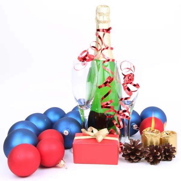 Champagne och christmas ornament — Stockfoto