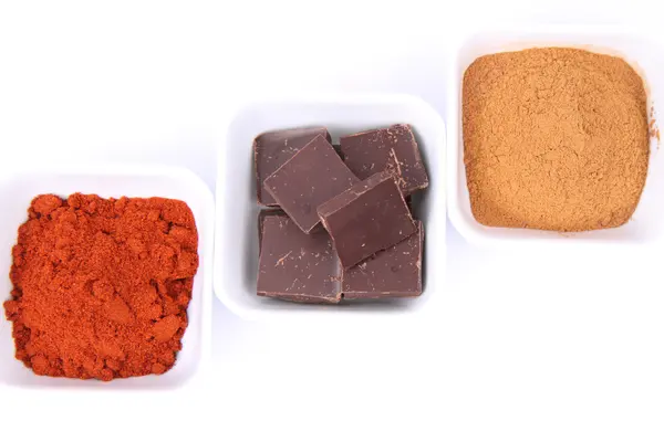 Hete Chocolade Ingrediënten Stukken Van Chocolade Kaneel Poedervorm Chili — Stockfoto