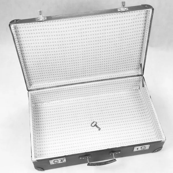 Antieke Sleutel Verborgen Een Vintage Koffer — Stockfoto