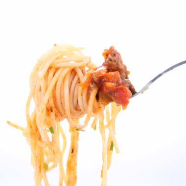 çatal üzerinde asılı bolognese soslu spagetti