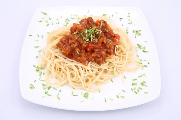 Spaghetti Bolognese Een Bord Versierd Met Sommige Bieslook — Stockfoto