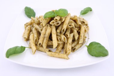 Penne pesto ile