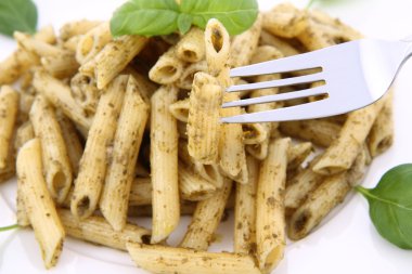 Penne pesto ile