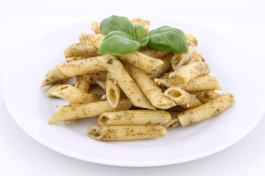 Penne pesto ile