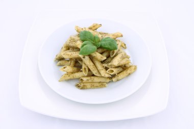 Penne pesto ile