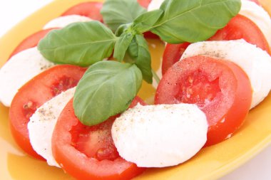 Caprese salatası