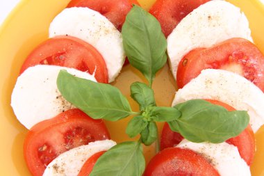 Caprese salatası