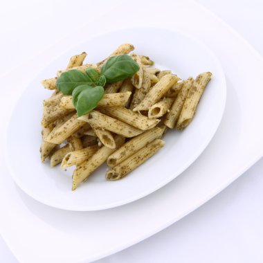 Penne pesto ile