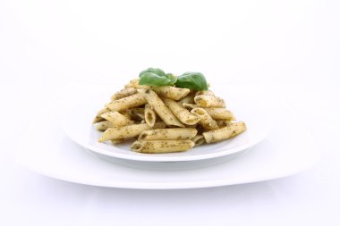 Penne pesto ile