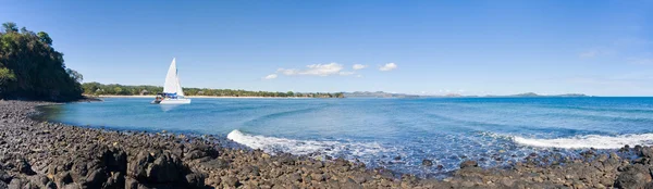 Пляжна Панорама Роші Вітрильним Човном Катамара — стокове фото