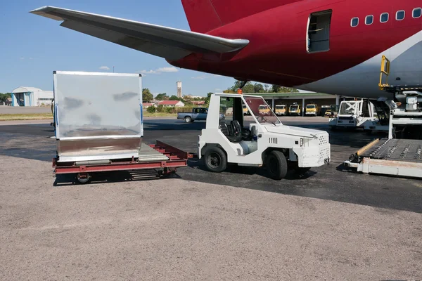 装载货物的飞机 — 图库照片