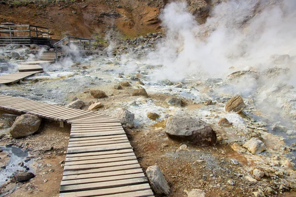 Ścieżka w obszar geotermalny - Islandia — Zdjęcie stockowe
