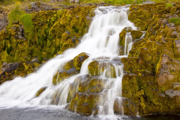 Dynjandi 滝 - アイスランドの小さい部分 — ストック写真