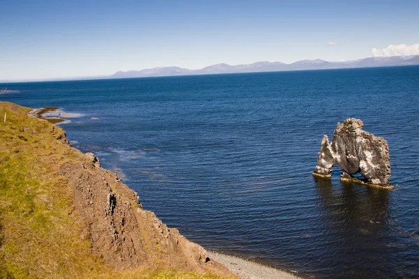 Formação de rochas Hvitserkur na Islândia . — Fotografia de Stock