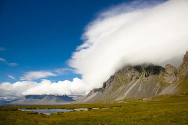 Falésias de Hvalnes, parte sudeste da Islândia . — Fotografia de Stock