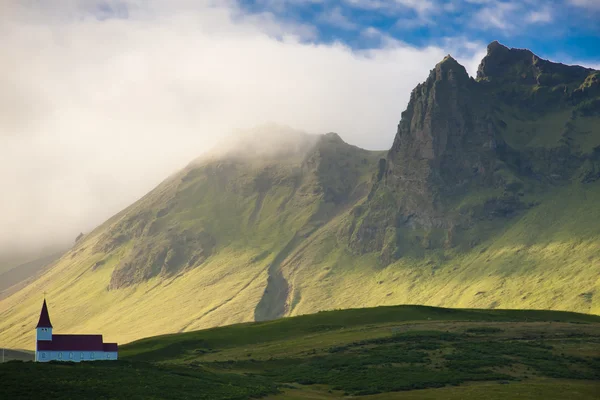 Маленькая церковь в Вике - Исландия — стоковое фото