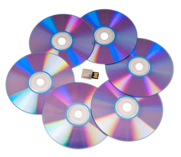 Malý pendrive obklopené dokonalé disků — Stock fotografie
