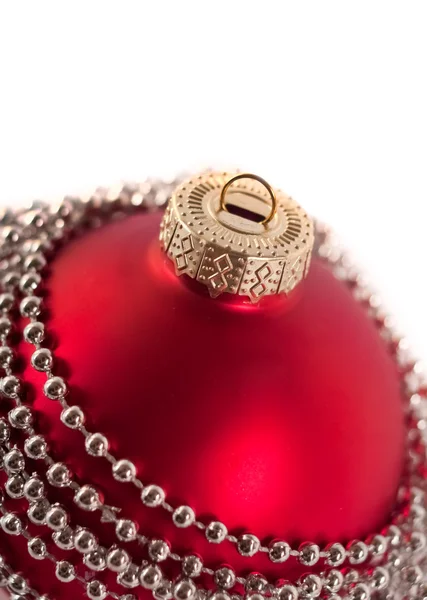 Nahaufnahme von Weihnachtskugel mit Perlen — Stockfoto