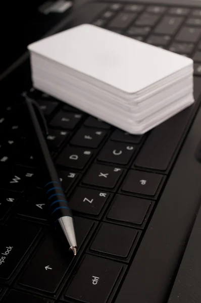 Ручка на ноутбуке — стоковое фото