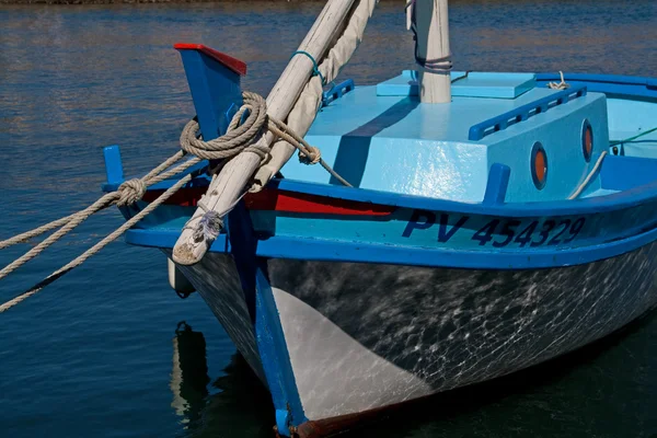 Närbild på en färgglad fiskebåt — Stockfoto