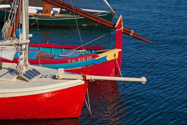 Barcos de pesca coloridos — Fotografia de Stock