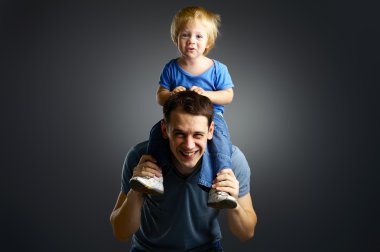 küçük bir çocuk ve babası portresi