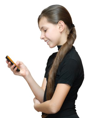 genç kızın cep telefonu SMS tipik. Beyaz arka plan üzerinde izole.