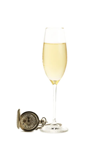 Koud glas champagne met een oude zakhorloge — Stockfoto