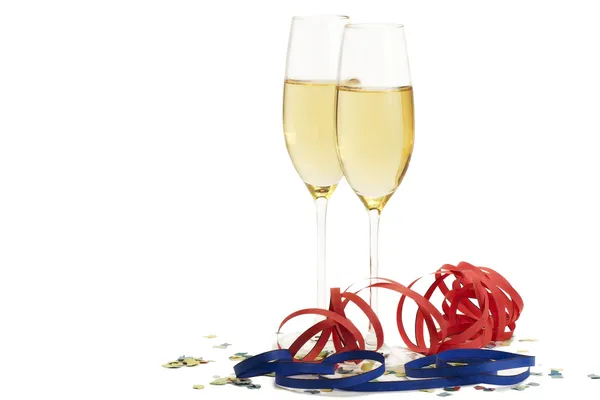 Iki şampanya bardağı darbe çıkışları ve konfeti — Stok fotoğraf