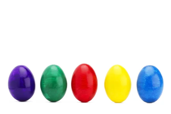 Colorida Fila Huevos Pascua Sobre Fondo Blanco — Foto de Stock