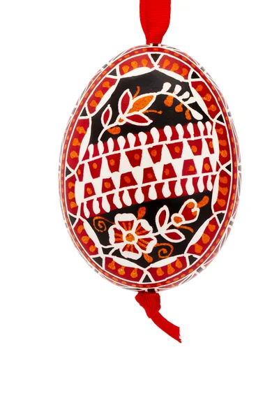 Huevo de Pascua pintado a mano colgante rojo — Foto de Stock