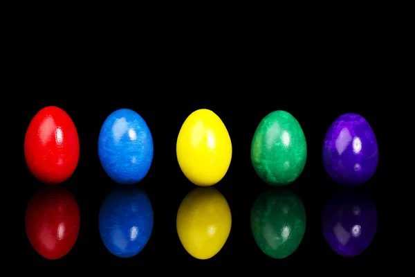 Fila de cinco ovos de Páscoa — Fotografia de Stock