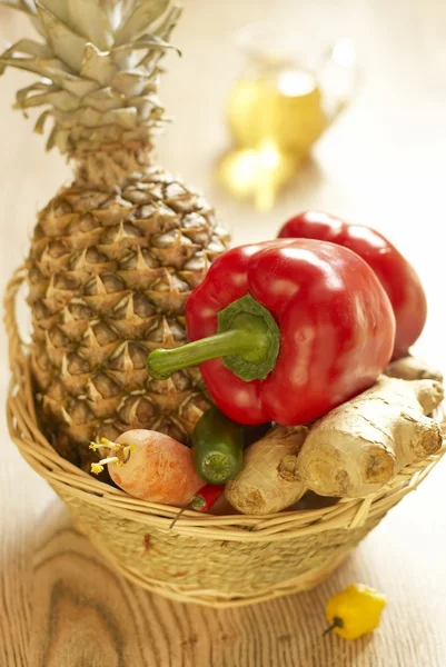 Basket of fresh fruit and vegetables — Stock Photo, Image