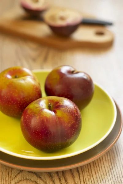 Plums on plate — Stock Photo, Image