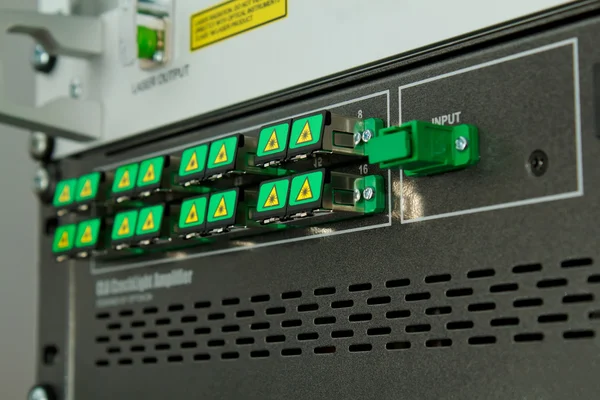 Adaptadores de fibra óptica SC cubiertos contra alta potencia óptica — Foto de Stock