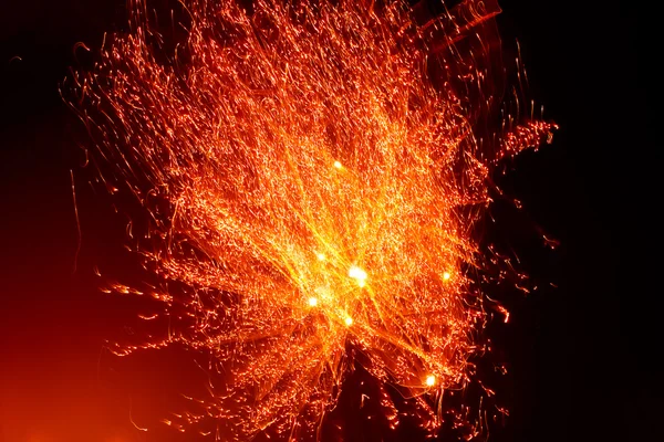 Vuurwerk om te vieren het nieuwe jaar 2011 — Stockfoto