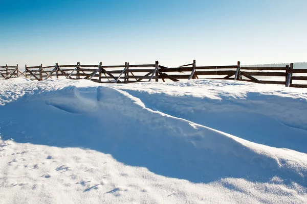 Śnieg Tło Fali Zaspie Błękitnego Nieba — Zdjęcie stockowe