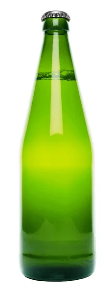白に隔離されたグリーンビール瓶 — ストック写真