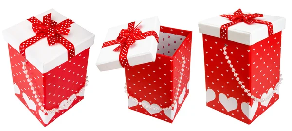 Offene festliche Geschenkbox mit Herzen. — Stockfoto