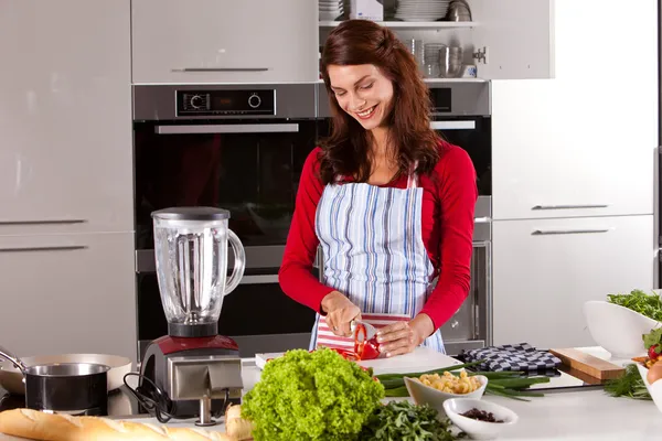 Жінка на кухні — стокове фото