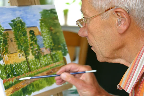 Homem mais velho pintura — Fotografia de Stock